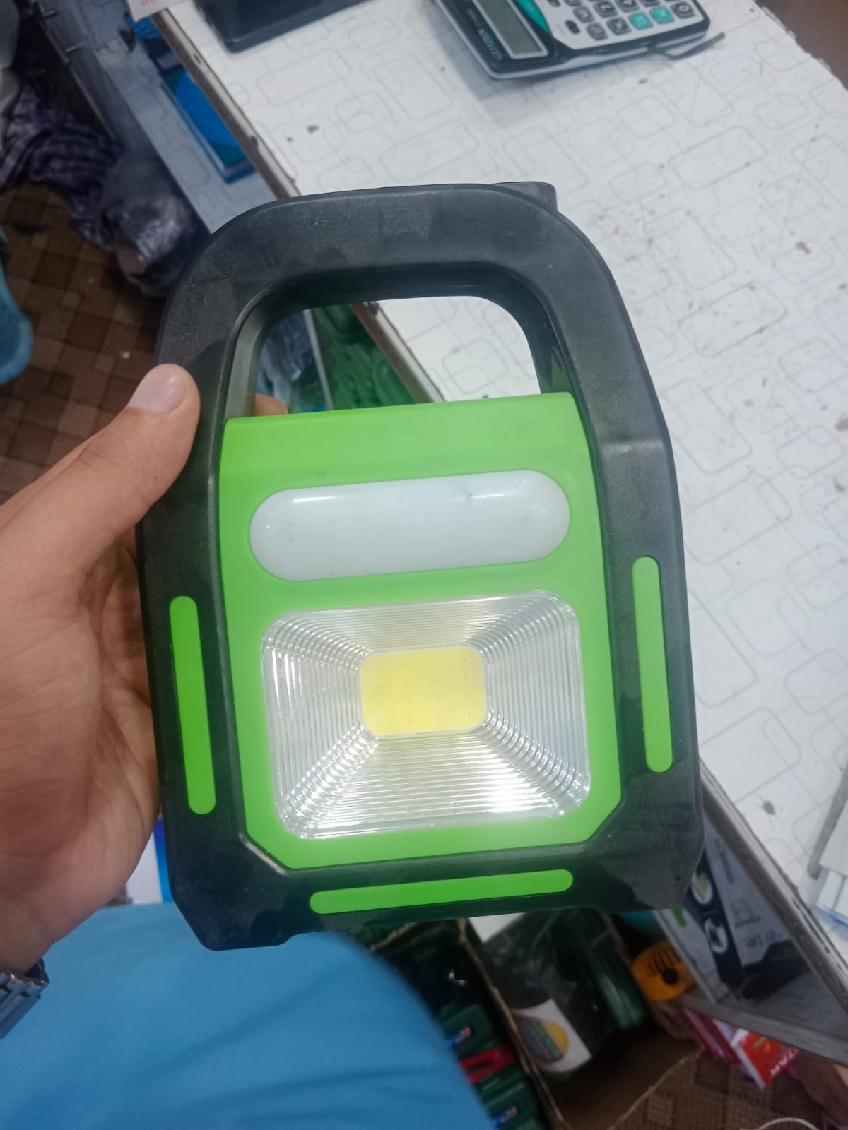 Portable Solar LED Flood Light Emergency Work Light With Carry Handle - Detail View 4