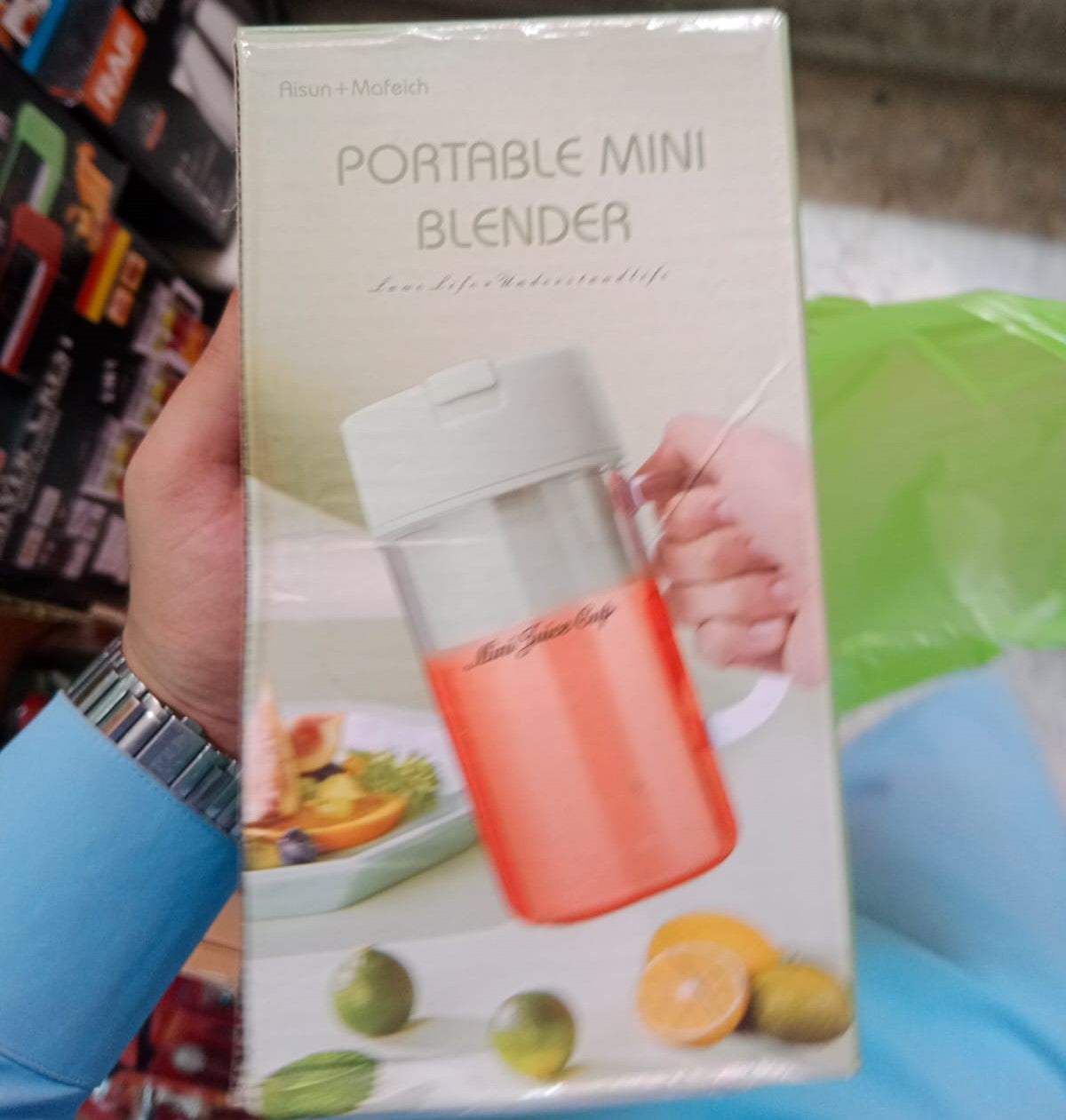 Aisun + Mofeich Portable Mini Blender - Kitchen Appliance Product Designed For Food Blending And Daily Beverage Preparation Routine (Random Color) - Detail View 4