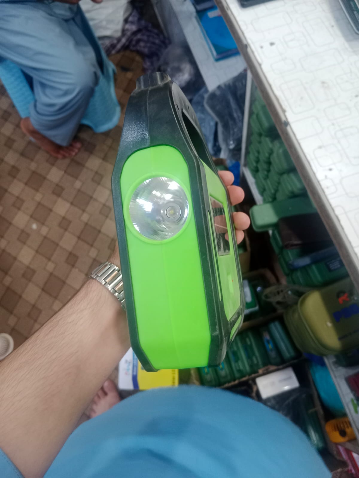 Portable Solar LED Flood Light Emergency Work Light With Carry Handle - Detail View 5